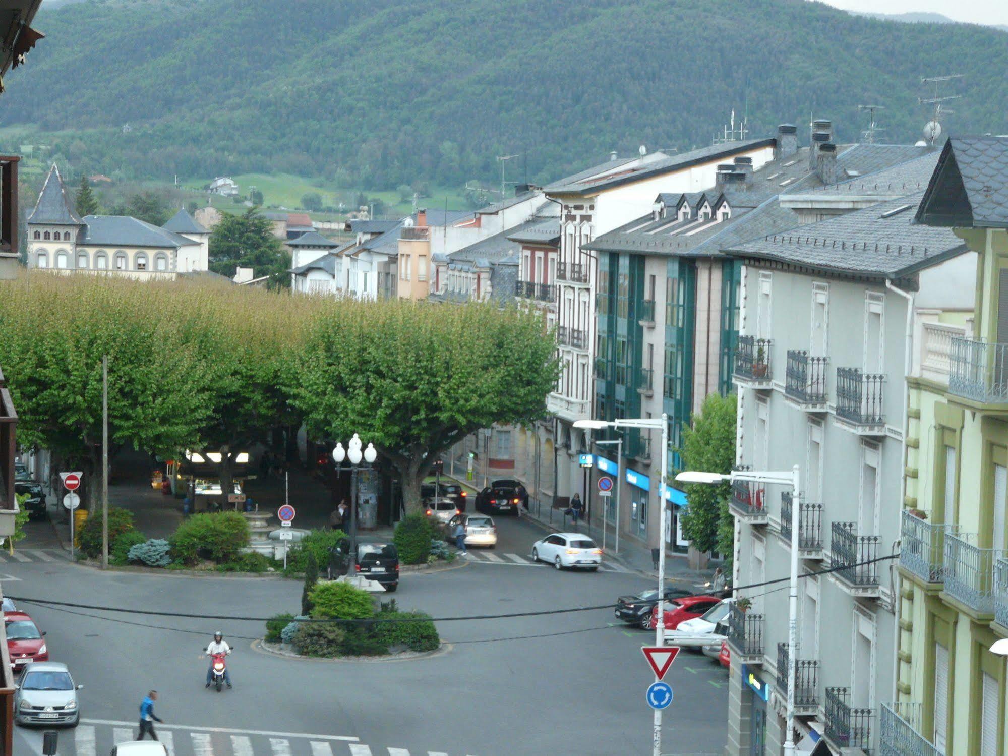 Hotel Nice La Seu d'Urgell Exterior foto